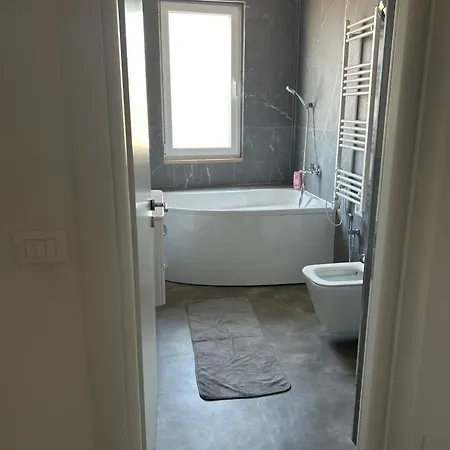 Apartment Women Only *
